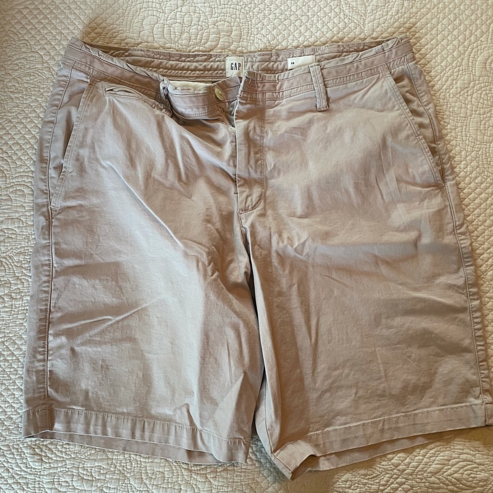 GAP men’s size 36  light pink cargo shorts